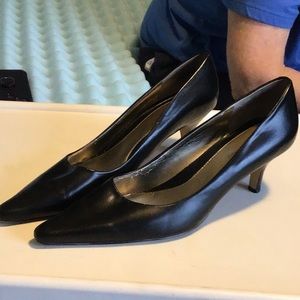 Women’s black leather heels size 10